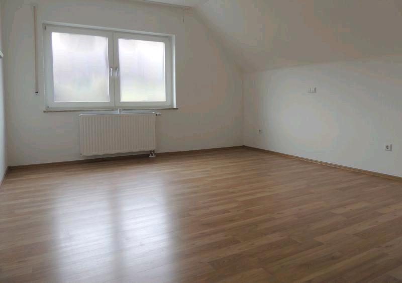 Dachgeschoßwohnung Mössingen - 3.5 Zimmer, 92 m&sup2;, 900&euro; | Angebot:25964344