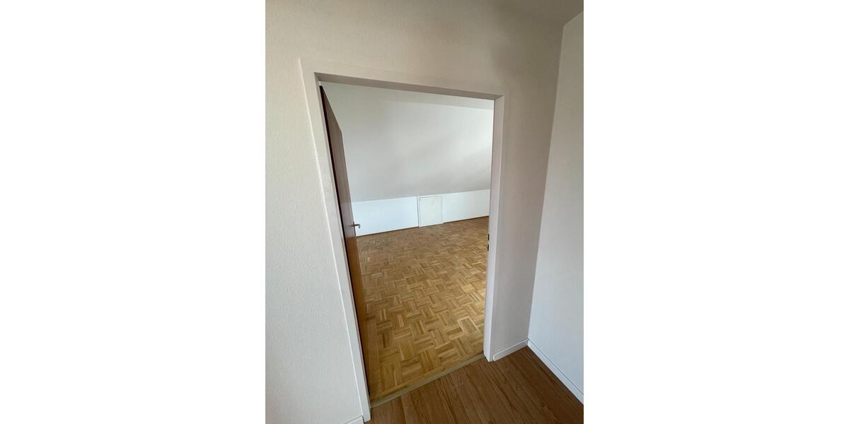 Dachgeschoßwohnung Bondorf - 3 Zimmer, 75 m&sup2;, 1.300&euro; | Angebot:26034133