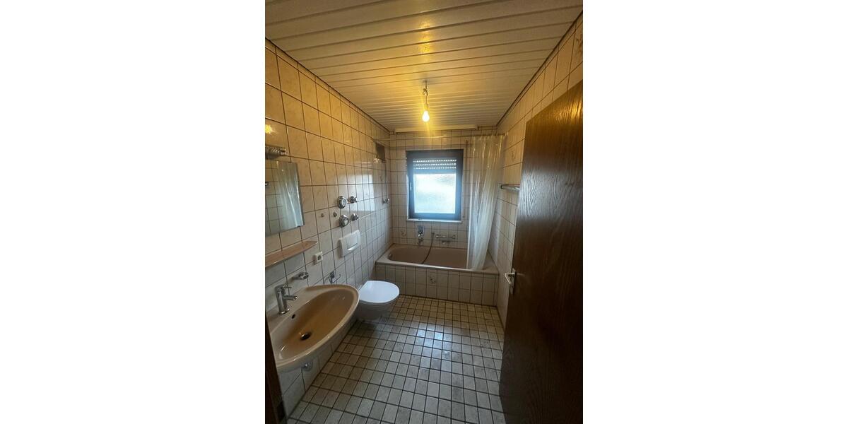 Dachgeschoßwohnung Rottenburg am Neckar - 2.5 Zimmer, 60 m&sup2;, 220.000&euro; | Angebot:23714041