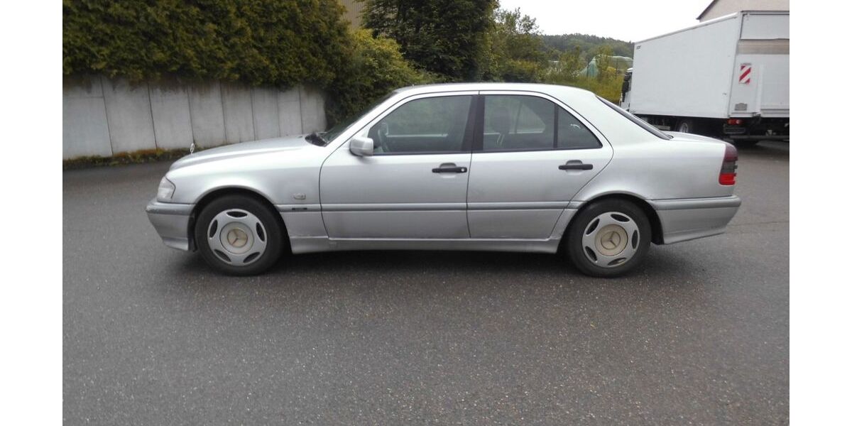 Mercedes-Benz C 240 190.210 km 2.299 &euro; Hechingen 72379
