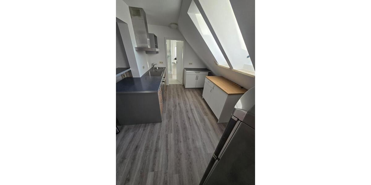Dachgeschoßwohnung Tübingen Lustnau - 3 Zimmer, 69 m&sup2;, 1.400&euro; | Angebot:26491086