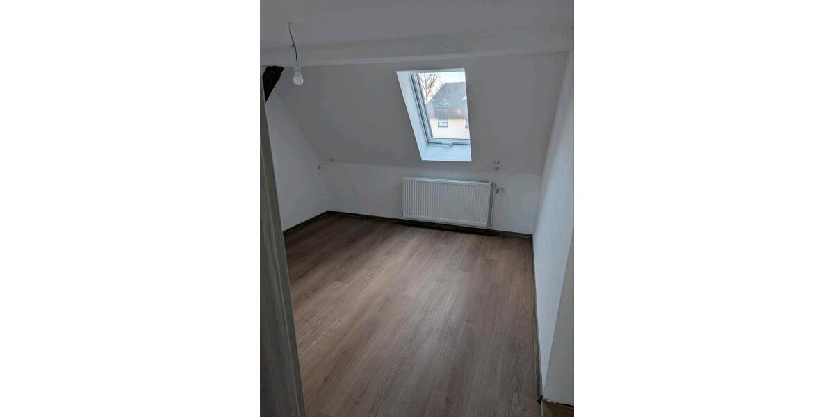 Dachgeschoßwohnung Unterensingen - 4.5 Zimmer, 110 m&sup2;, 1.350&euro; | Angebot:25924889