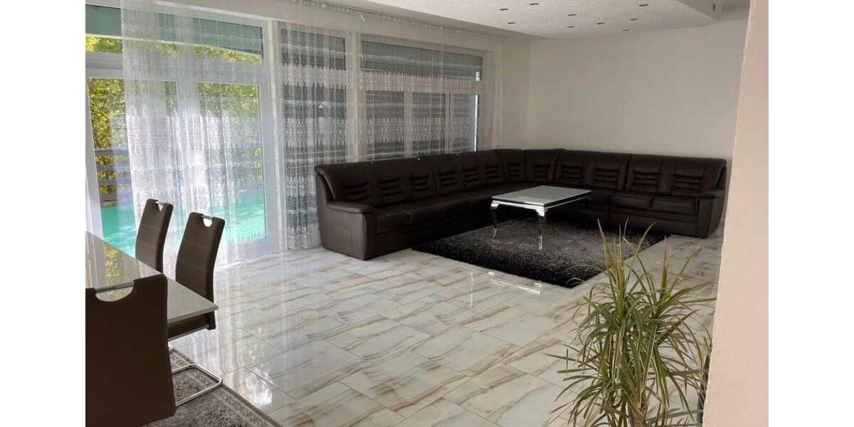 Erdgeschoßwohnung Hechingen - 4.5 Zimmer, 140 m&sup2;, 1.250&euro; | Angebot:27544032