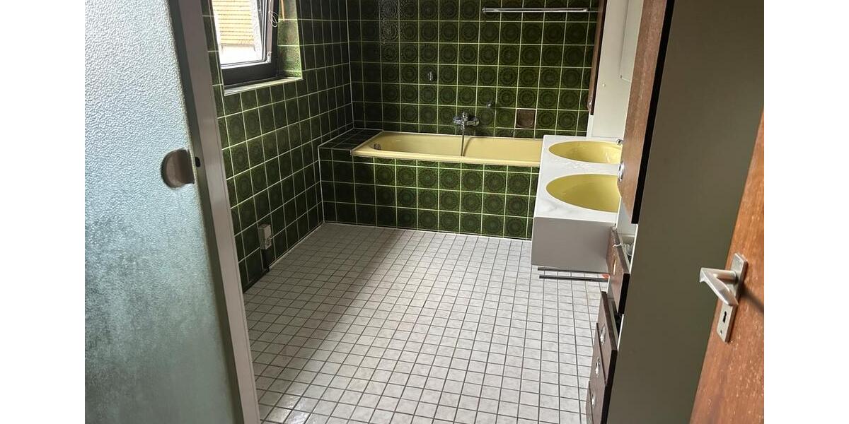 Etagenwohnung Burladingen - 5 Zimmer, 140 m&sup2;, 1.000&euro; | Angebot:25233026