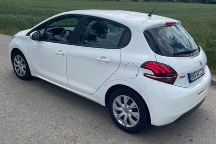 Peugeot 208 132.000 km 5.890 &euro; Gärtringen 71116
