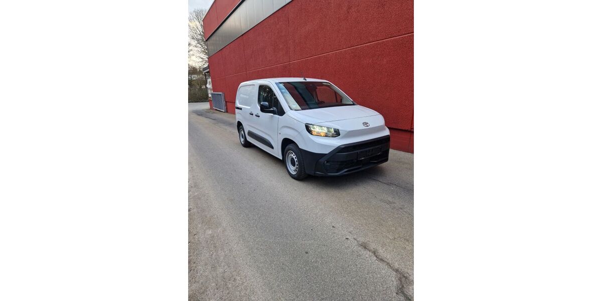Toyota Proace City 34.000 km 17.450 &euro; Böblingen 71032