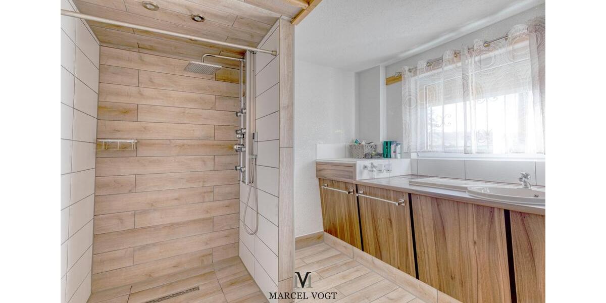 Einfamilienhaus Hülben - 8.5 Zimmer, 337 m&sup2;, 4.620&euro; | Angebot:23816966