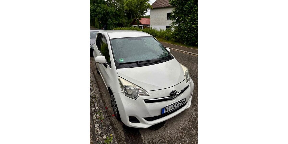 Toyota Verso-S 190.000 km 5.100 &euro; Wendlingen Am Neckar 73240