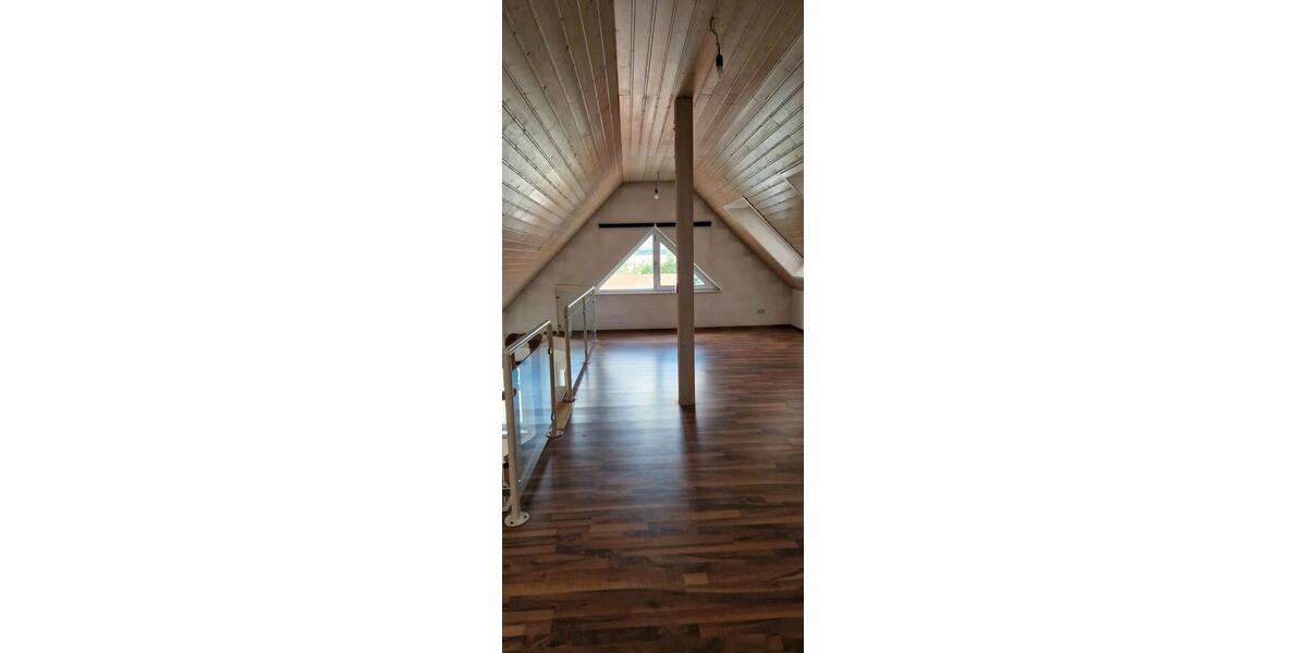 Dachgeschoßwohnung Ehningen - 3 Zimmer, 83 m&sup2;, 900&euro; | Angebot:27597266