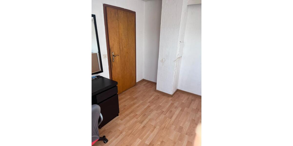 Einfamilienhaus Sindelfingen Sindelfingen (Stadt) - 4 Zimmer, 12 m&sup2;, 400&euro; | Angebot:27617712