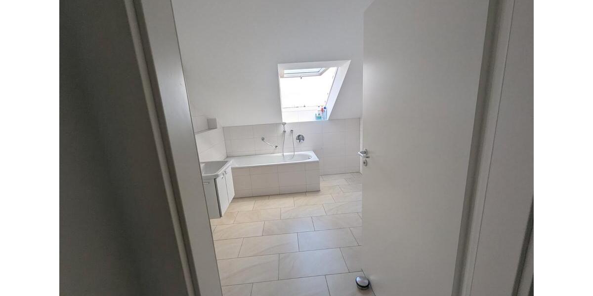 Dachgeschoßwohnung Nürtingen - 3 Zimmer, 89 m&sup2;, 950&euro; | Angebot:26045341