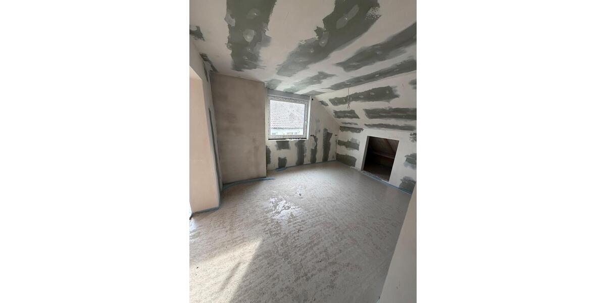 Dachgeschoßwohnung Schlaitdorf - 4 Zimmer, 107 m&sup2;, 1.500&euro; | Angebot:26486095