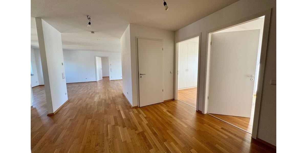 Etagenwohnung Nürtingen - 4.5 Zimmer, 125 m&sup2;, 1.550&euro; | Angebot:25991604