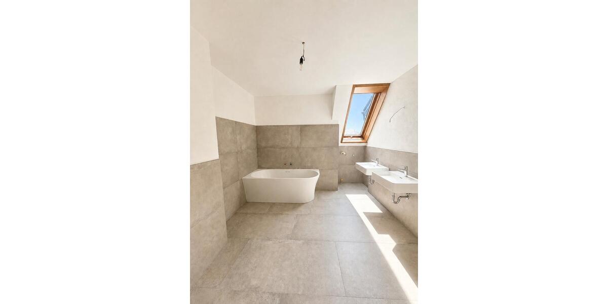Dachgeschoßwohnung Kirchheim unter Teck - 4 Zimmer, 146 m&sup2;, 1.850&euro; | Angebot:27543065