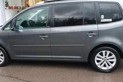 VW Touran 143.200 km 13.800 &euro; Sonnenbühl 73820