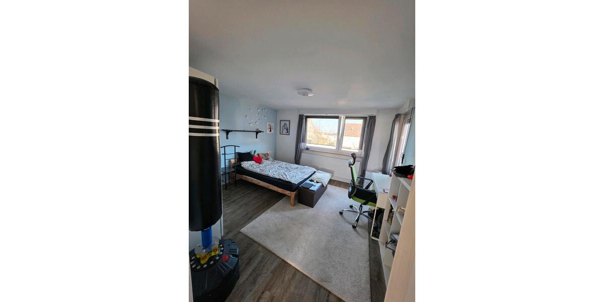 Etagenwohnung Köngen - 6 Zimmer, 120 m&sup2;, 2.000&euro; | Angebot:25923470