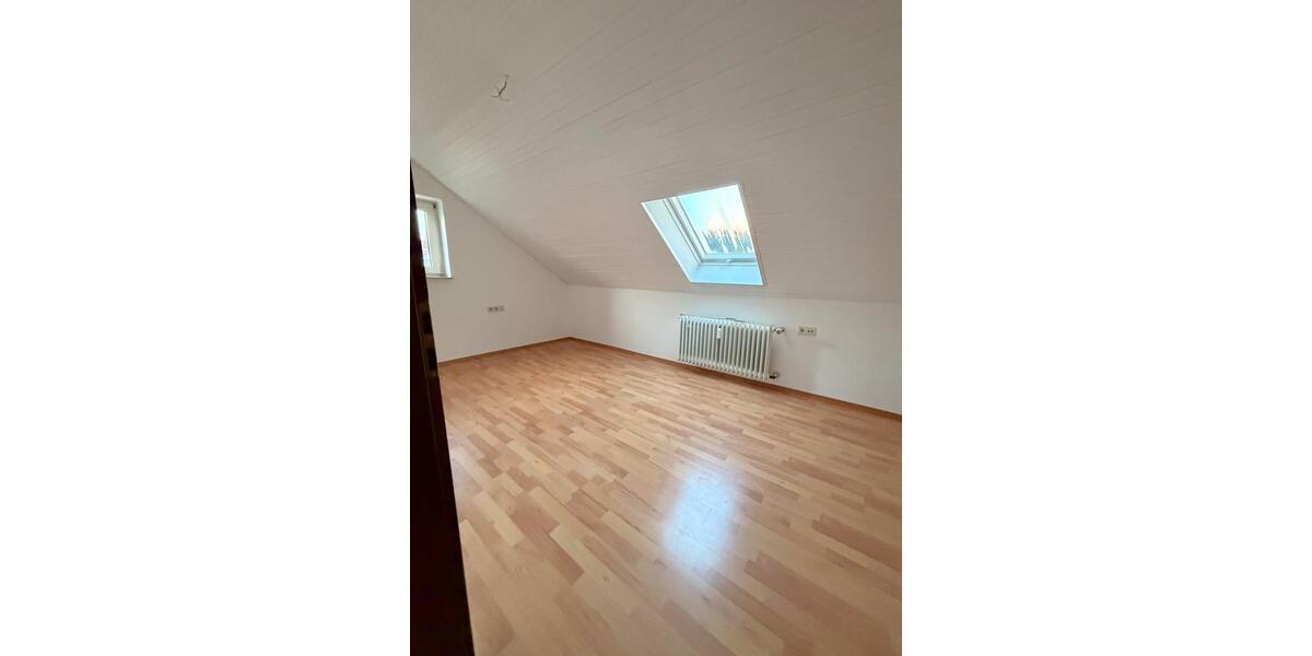 Dachgeschoßwohnung Ostfildern - 5 Zimmer, 90 m&sup2;, 1.130&euro; | Angebot:26699192