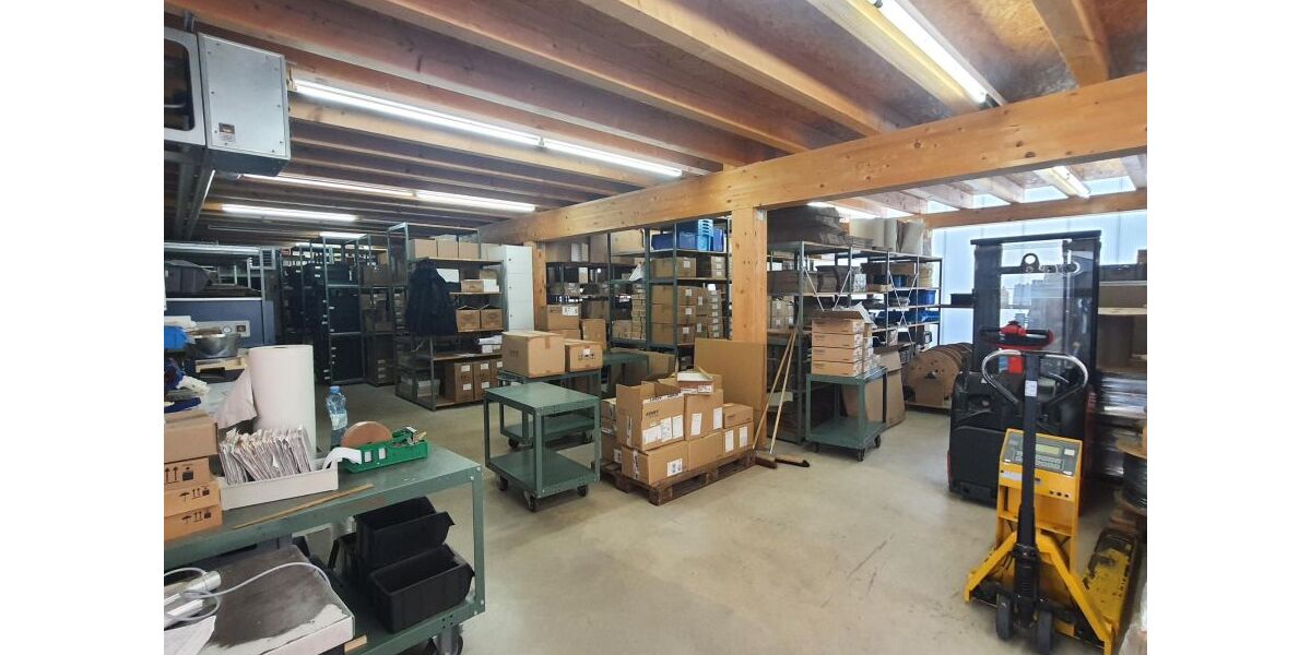 Provisionsfrei* Moderne Gewerbeimmobilie mit Büro, Wohnung und Halle - KfW 70, Solaranlage, hochwertige Ausstattung - Gewerbeobjekt Altdorf | Angebot:23812378