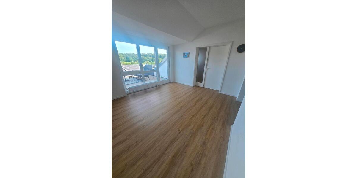 Dachgeschoßwohnung Böblingen Dagersheim - 2.5 Zimmer, 75 m&sup2;, 1.400&euro; | Angebot:26671469