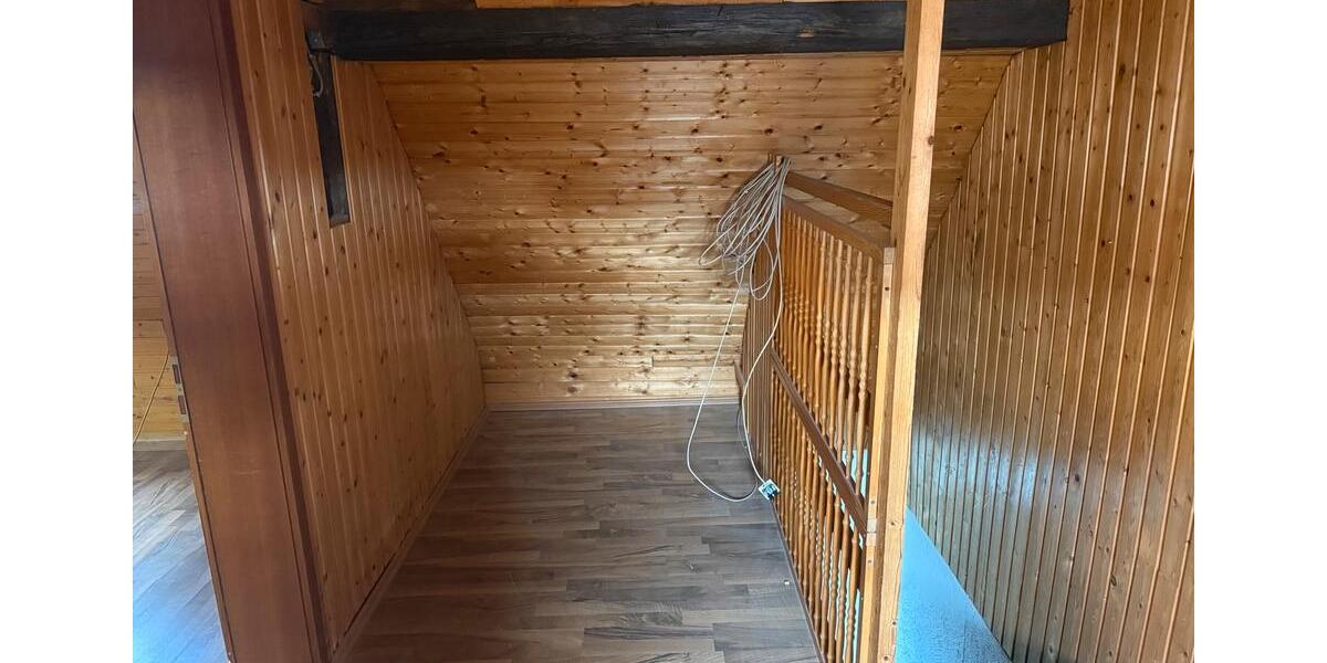 Dachgeschoßwohnung Schlaitdorf - 4 Zimmer, 63 m&sup2;, 750&euro; | Angebot:27547264