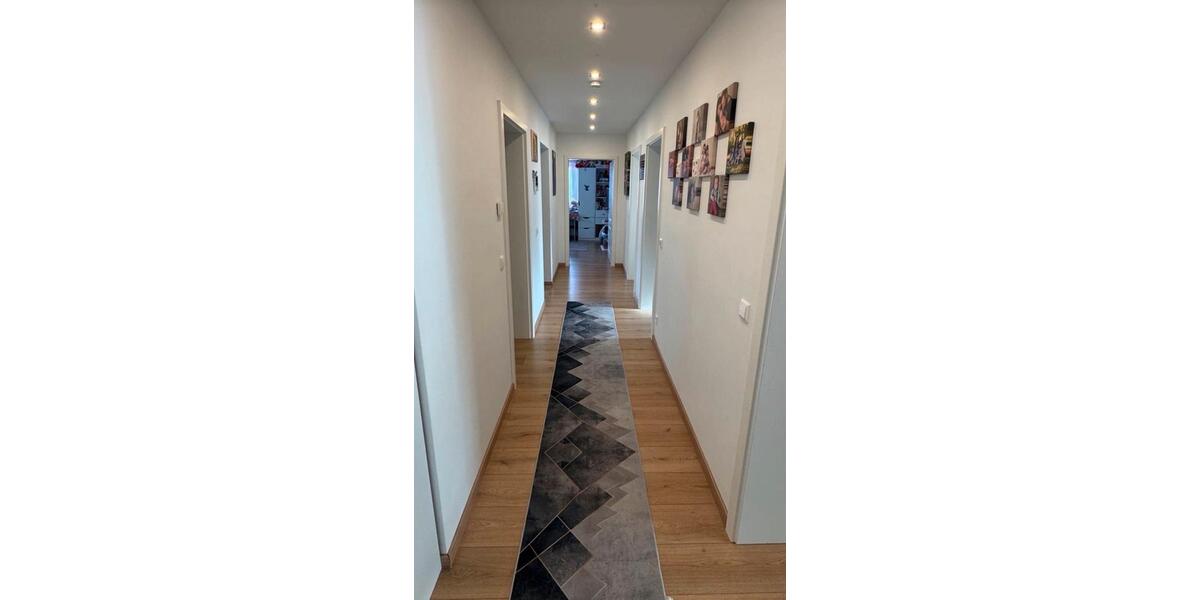 Etagenwohnung Böblingen - 4 Zimmer, 100 m&sup2;, 2.200&euro; | Angebot:25989325