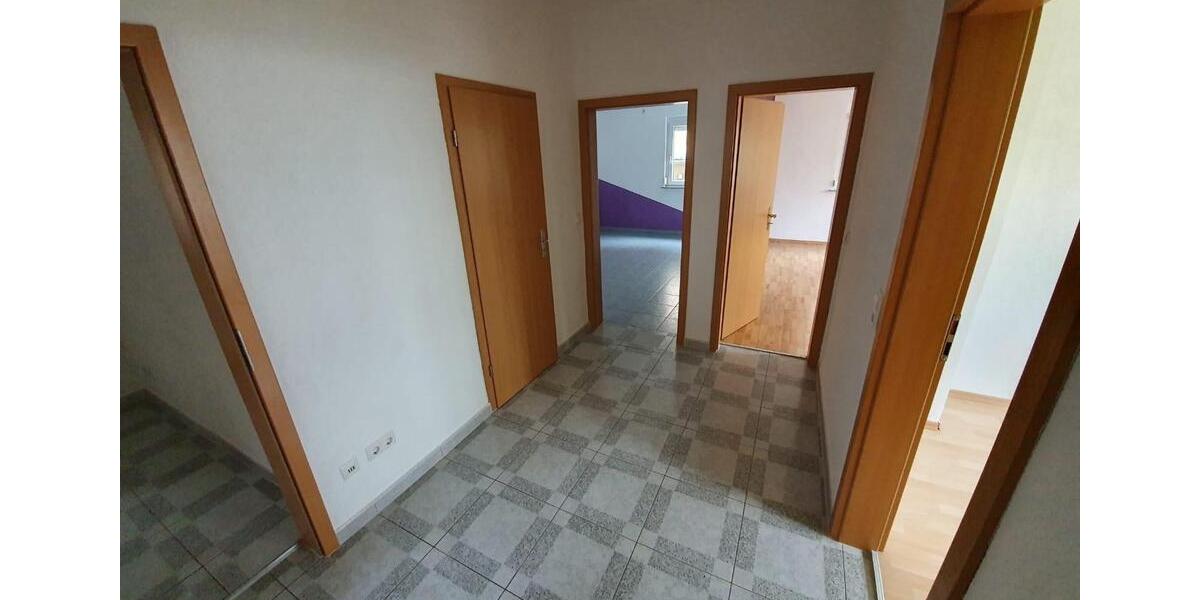 Erdgeschoßwohnung Pfullingen - 4 Zimmer, 90 m&sup2;, 1.300&euro; | Angebot:26676220