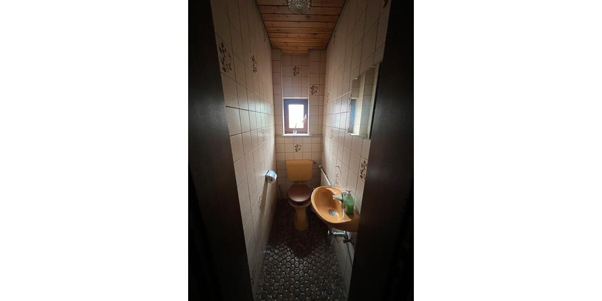 Etagenwohnung Bad Urach - 3 Zimmer, 100 m&sup2;, 1.100&euro; | Angebot:24782140