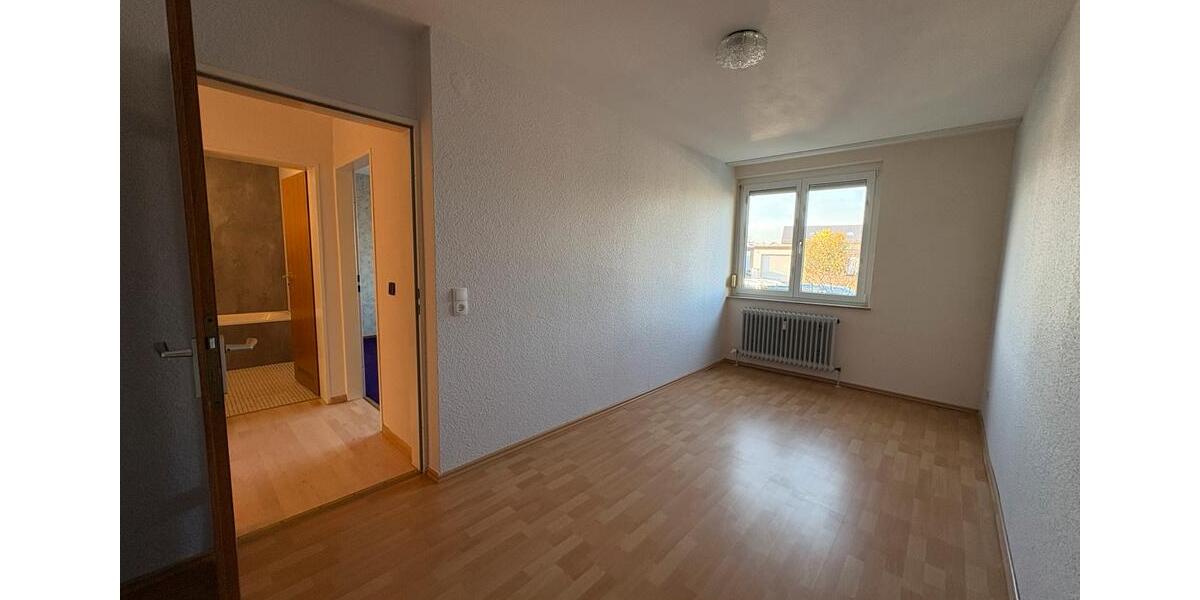 Hochparterre Holzgerlingen - 4.5 Zimmer, 99 m&sup2;, 1.700&euro; | Angebot:25612116