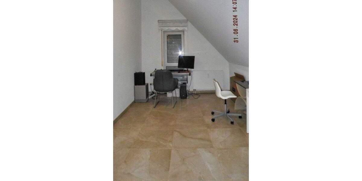 Etagenwohnung Bad Urach - 3 Zimmer, 85 m&sup2;, 215.000&euro; | Angebot:25686261