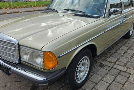 Mercedes-Benz 240 144.000 km 15.900 &euro; Eningen 72800