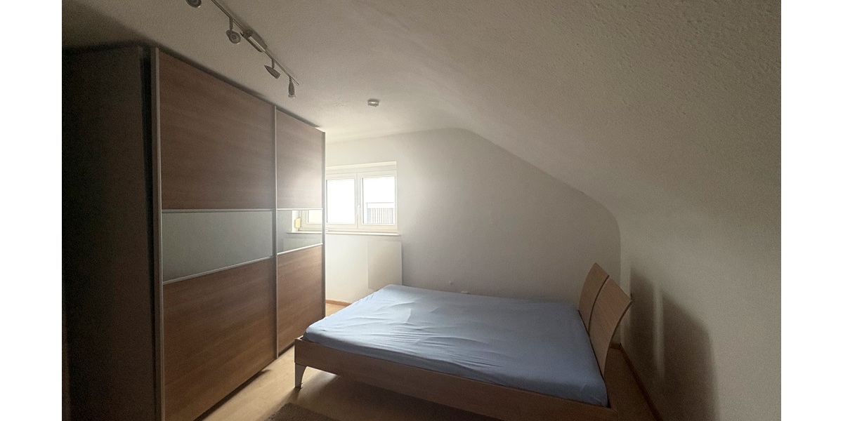 Kompakte und möblierte 2,5-Zimmer-Dachgeschosswohnung im Herzen von Altbach - Dachgeschoßwohnung Altbach Altbach (Württemberg) (Gemeinde) | Angebot:25444320