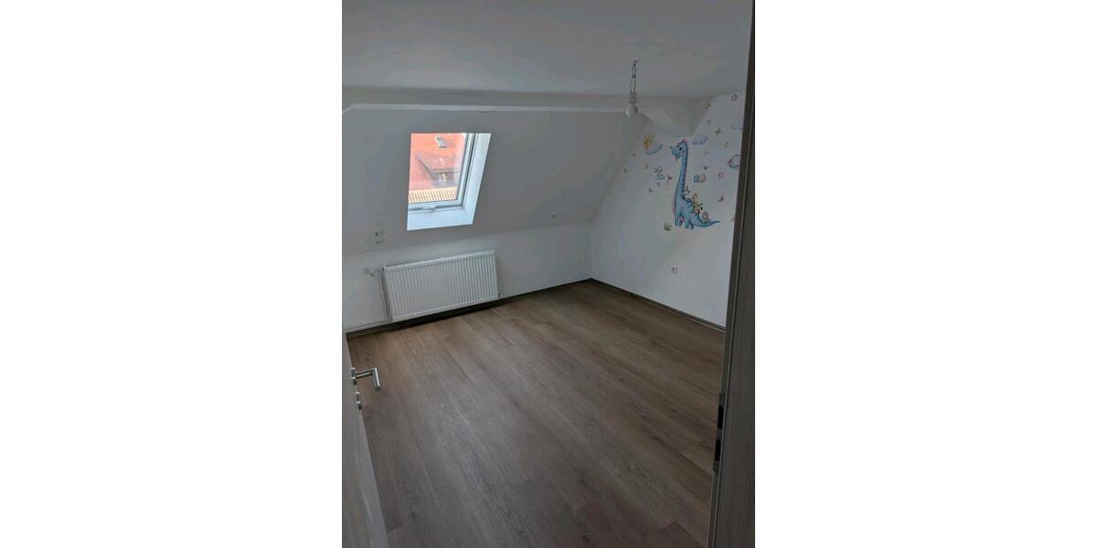 Dachgeschoßwohnung Unterensingen - 4.5 Zimmer, 110 m&sup2;, 1.350&euro; | Angebot:25924889