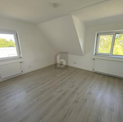 RUHIG WOHNEN MIT VIEL PLATZ UND GARTEN - Einfamilienhaus Ofterdingen | Angebot:27705560
