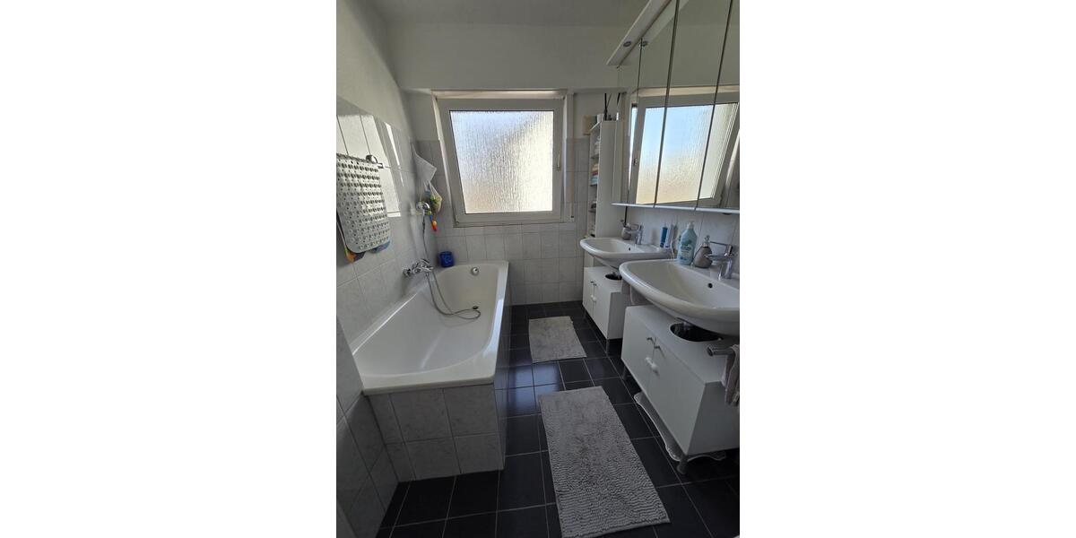 Etagenwohnung Waldenbuch - 3.5 Zimmer, 95 m&sup2;, 1.270&euro; | Angebot:25989278