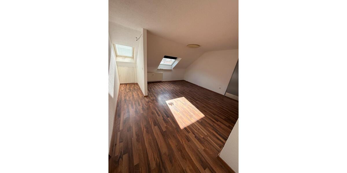 Dachgeschoßwohnung Ofterdingen - 5 Zimmer, 95 m&sup2;, 950&euro; | Angebot:26637754