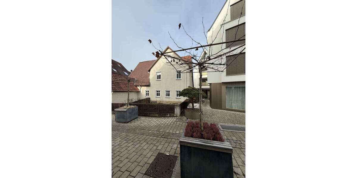 Etagenwohnung Metzingen - 6 Zimmer, 142 m&sup2;, 1.325&euro; | Angebot:25304481