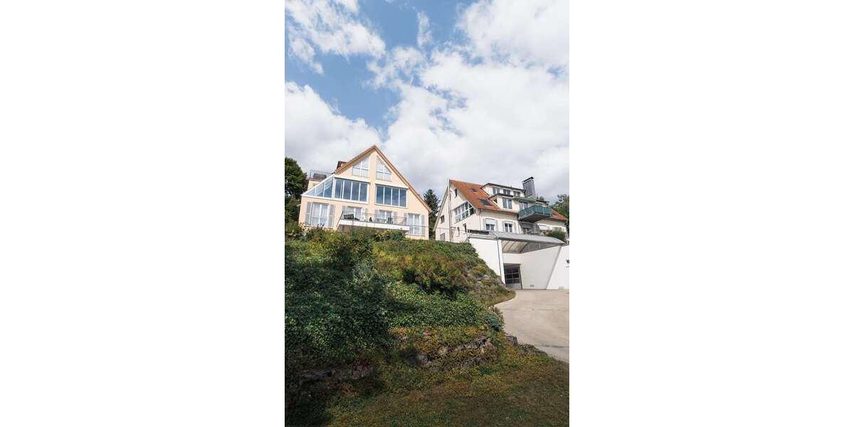 Etagenwohnung Tübingen - 5.5 Zimmer, 149 m&sup2;, 2.000&euro; | Angebot:26032657