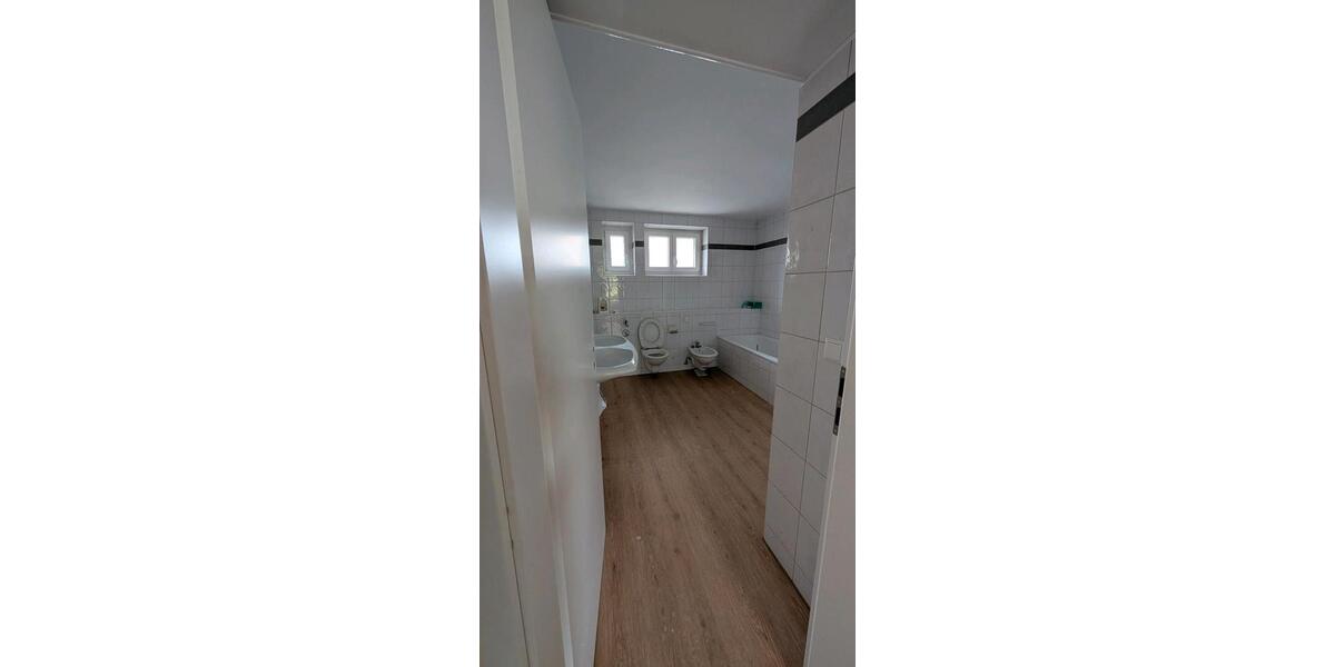 Etagenwohnung Reutlingen - 3.5 Zimmer, 90 m&sup2;, 1.290&euro; | Angebot:26693312