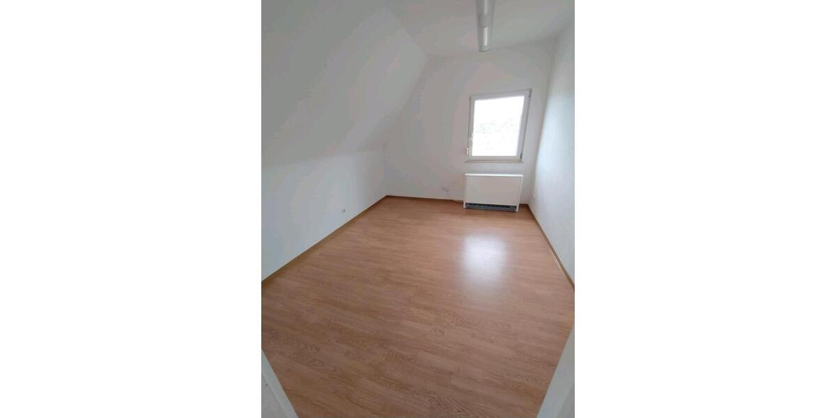 Etagenwohnung Esslingen am Neckar Pliensauvorstadt - 3 Zimmer, 92 m&sup2;, 1.380&euro; | Angebot:26664918