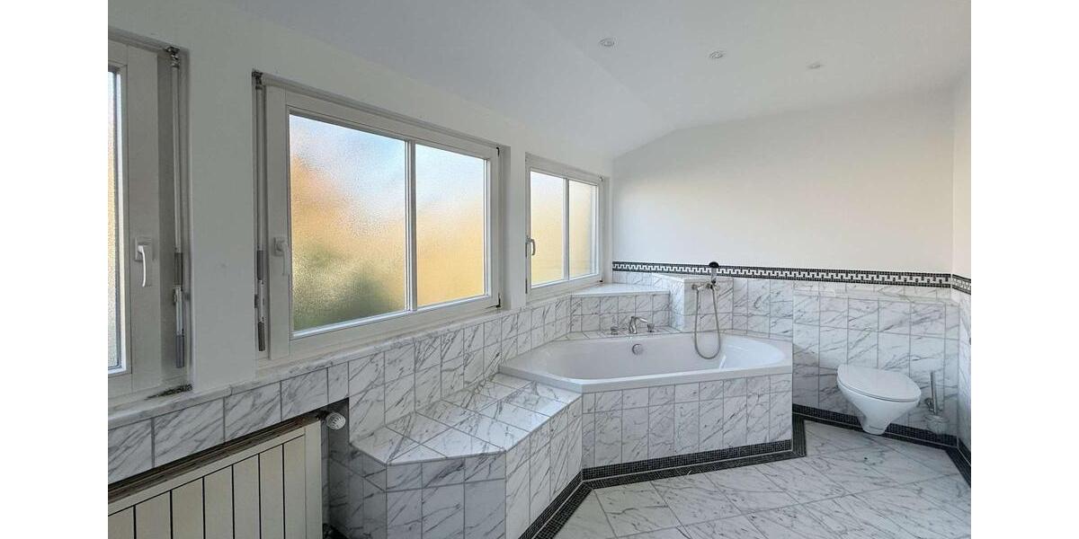 Einfamilienhaus Nürtingen - 5.5 Zimmer, 175 m&sup2;, 2.500&euro; | Angebot:24571134