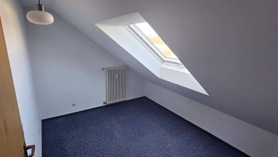 Dachgeschoßwohnung Sindelfingen Sindelfingen (Stadt) - 4 Zimmer, 87 m&sup2;, 1.250&euro; | Angebot:25811374