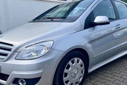 Mercedes-Benz B 180 134.195 km 5.499 &euro; Hildrizhausen 71157