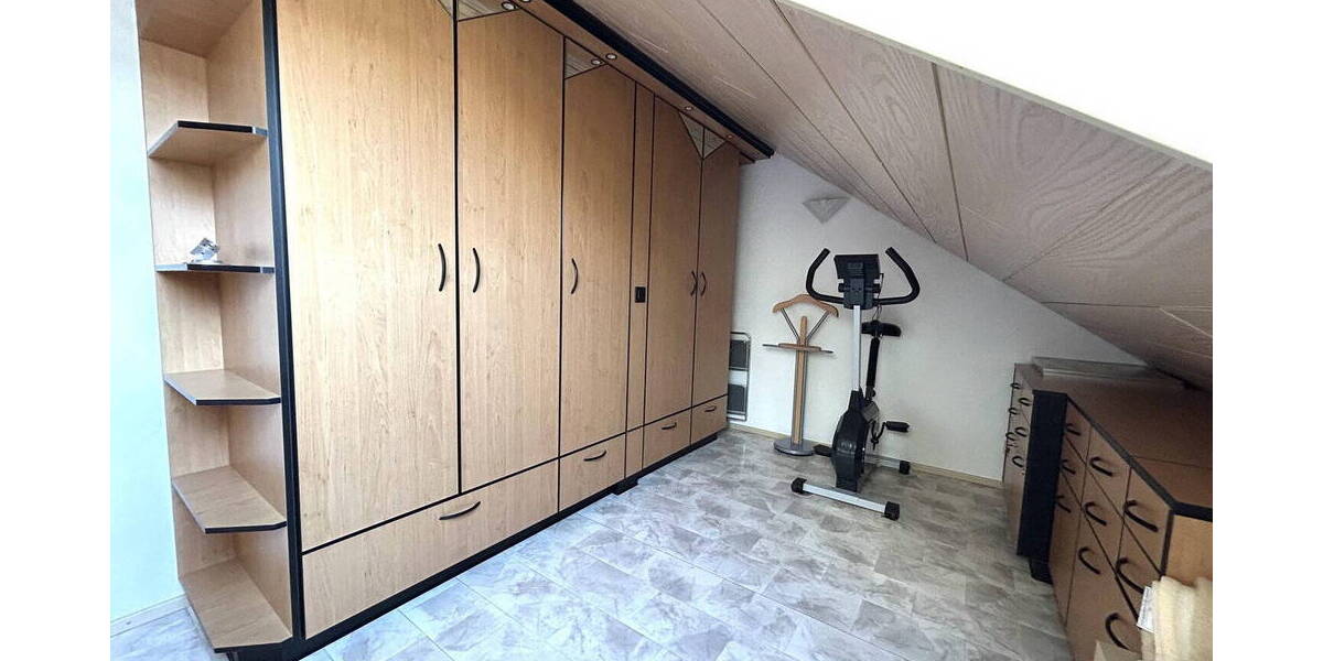 Mehrfamilienhaus, Wohnhaus Ehningen - 9 Zimmer, 250 m&sup2;, 875.000&euro; | Angebot:25654347