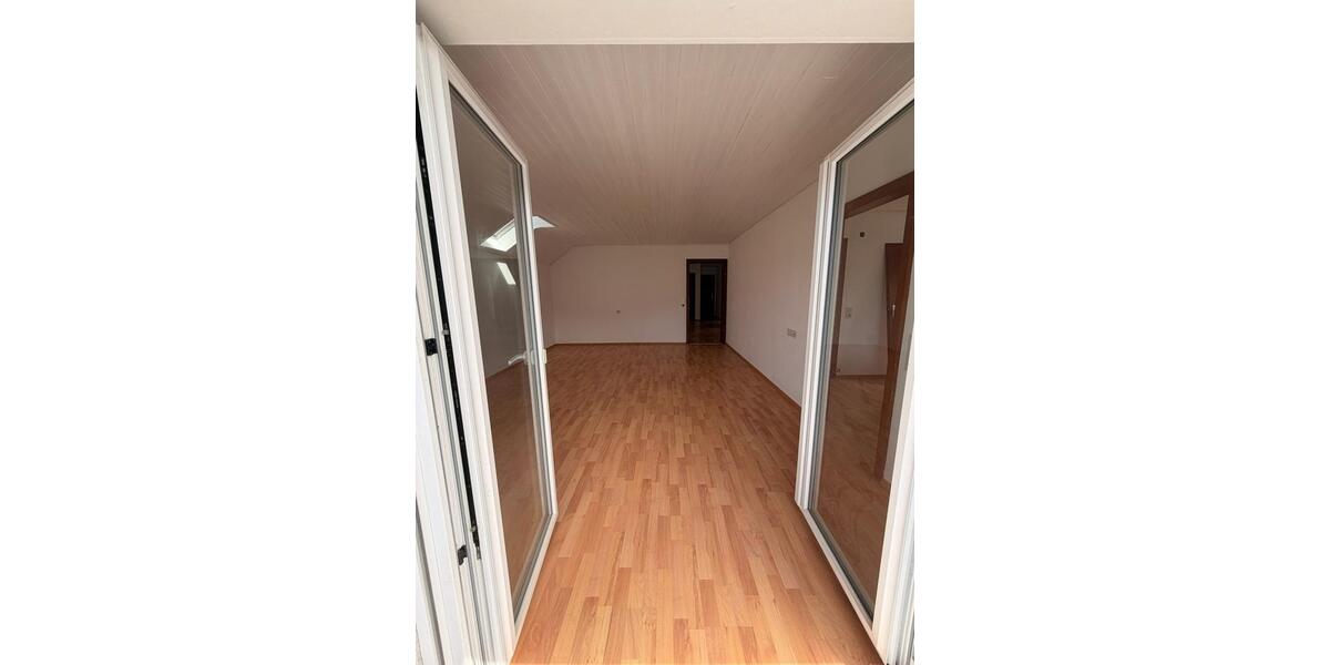 Dachgeschoßwohnung Ostfildern - 5 Zimmer, 90 m&sup2;, 1.130&euro; | Angebot:26699192