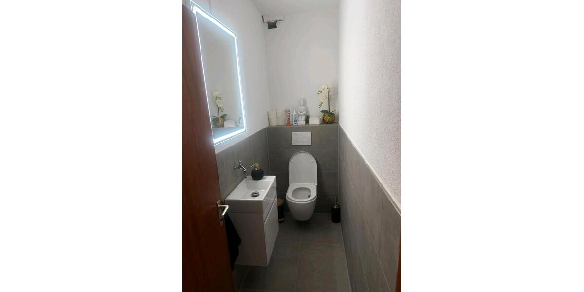 Einfamilienhaus Pfullingen - 8 Zimmer, 250 m&sup2;, 2.000&euro; | Angebot:25944485