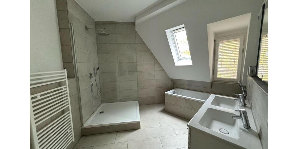 Etagenwohnung Esslingen am Neckar - 4 Zimmer, 97 m&sup2;, 1.490&euro; | Angebot:24943148