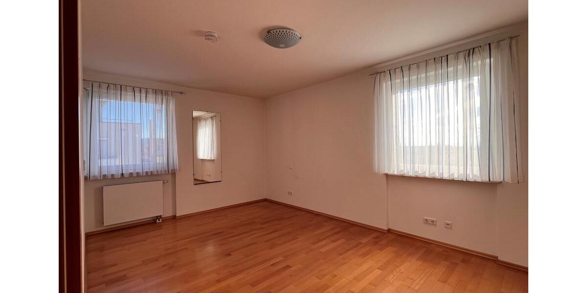 Etagenwohnung Herrenberg - 3.5 Zimmer, 104 m&sup2;, 1.390&euro; | Angebot:25270765