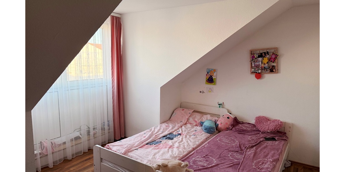 Gut geschnittene 3-Zi.-ETW in Böblingen - Toplage, ruhig und zentrumsnah gelegen - Dachgeschoßwohnung Böblingen Böblingen | Angebot:25852837