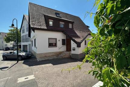 Haus Steinenbronn - 6 Zimmer, 190 m&sup2;, 2.650&euro; | Angebot:26290912