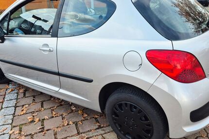Peugeot 207 157.400 km 2.150 &euro; Filderstadt 70794